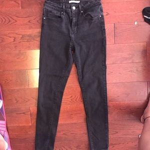 Levi’s black skinny jeans